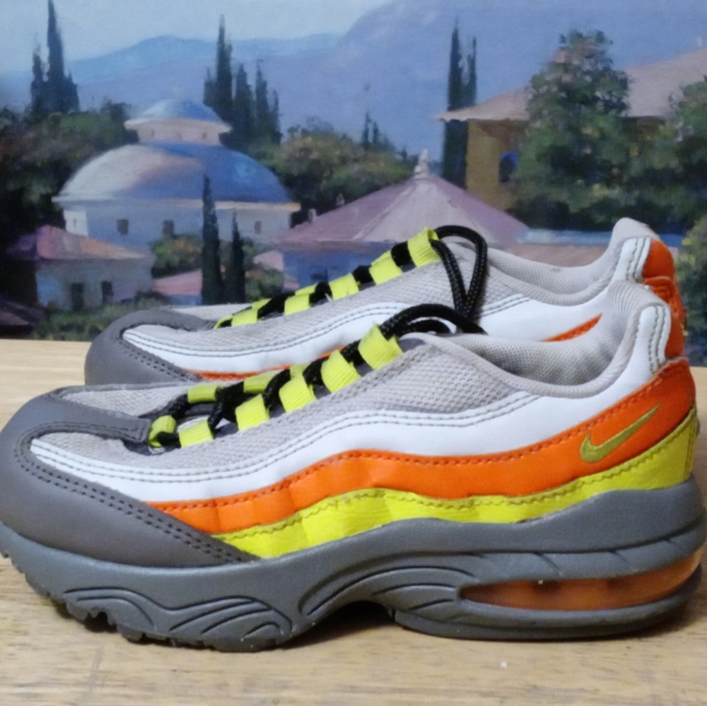 Nike Air Max 95 Kids Size 11C Dark Grey, Light Grey,Neon Green&Orange.Like🆕🚴 - Picture 9 of 15